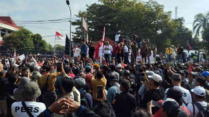 Demo Tuntut Mundur Bupati Pati Ricuh, 34 Luka, Massa Bawa 5 Tuntutan