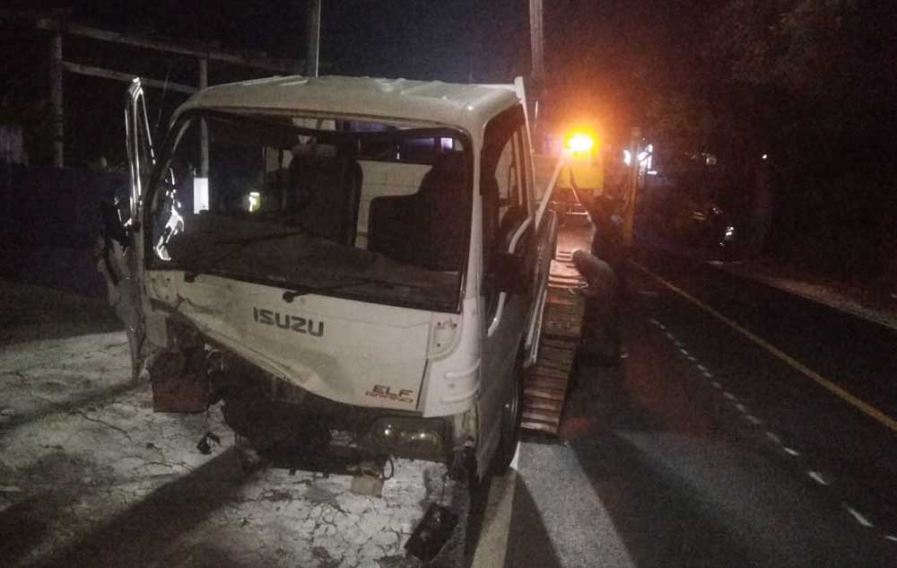 Kondisi truk usai terlibat kecelakaan dengan pikap.