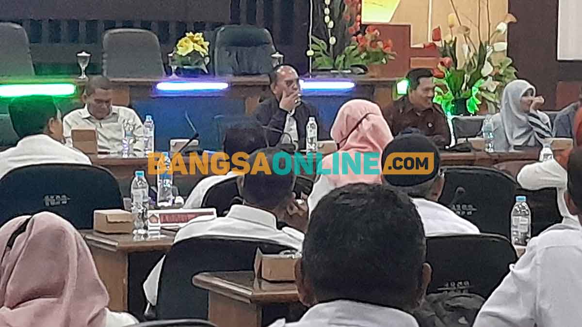 Ikuti Rapat, Puluhan Kepala Sekolah di Situbondo Kompak Sebut Tak Ada Paksaan Beli Buku dan Seragam