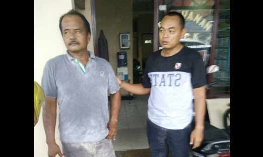 Dandim Bangkalan Letkol Sunardi menyerahkan pelaku tabrak lari.