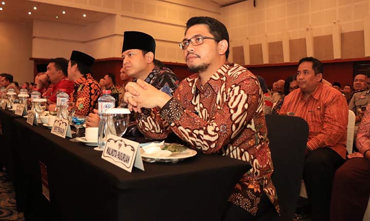 Plt. Wali Kota Pasuruan Raharto Teno Prasetyo, S.T. saat menghadiri Rakor dan Sinergi Penyelenggaraan Pemerintahan di Grand City, Surabaya, Kamis (9/1).