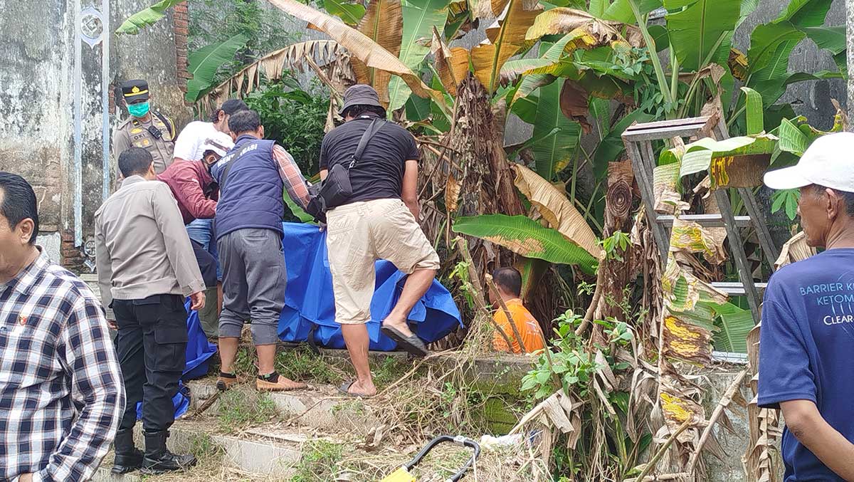 Olah TKP penemuan jenazah 2 perempuan di Jombang.