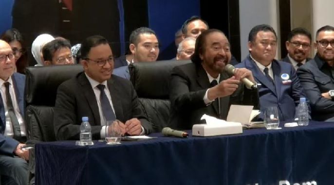 Surya Paloh dan Anies Baswedan  dalam acara deklarasi capres 2024 di NasDem Tower, Senin (3/10/2022). Sumber: Youtube Nasdem TV/Tempo