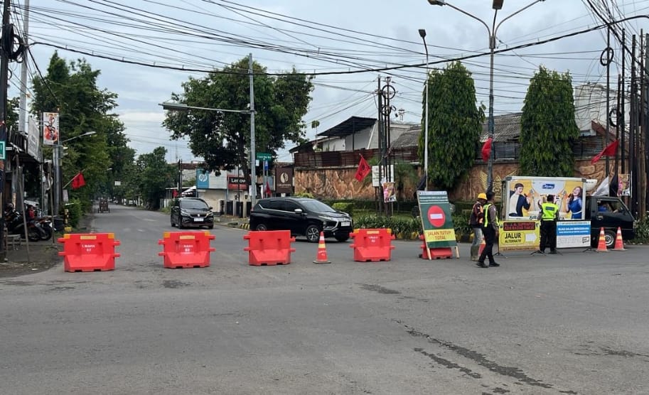 Penutupan total Jalan Suparjan Mangun Wijaya.  (Ist). 