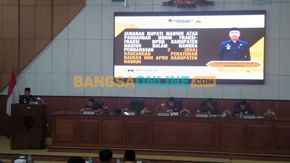  Rapat paripurna dalam rangka Penyampaian Jawaban Bupati Madiun Atas Pandangan Umum Fraksi-Fraksi DPRD Terhadap 2 Raperda Non APBD Tahun 2026. Foto: Hendro Suhartono/BANGSAONLINE