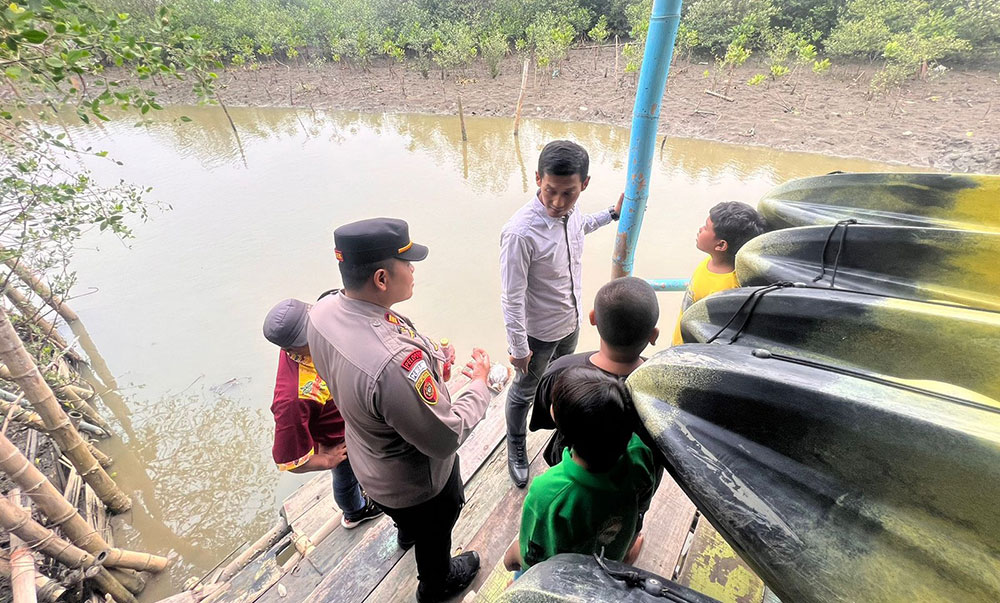 Polisi melakukan pendalaman di tempat penemuan potongan tubuh payudara.