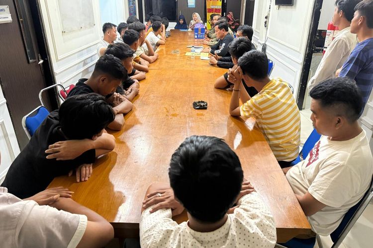 Puluhan peminta sumbangan yang diamankan Polres Ponorogo