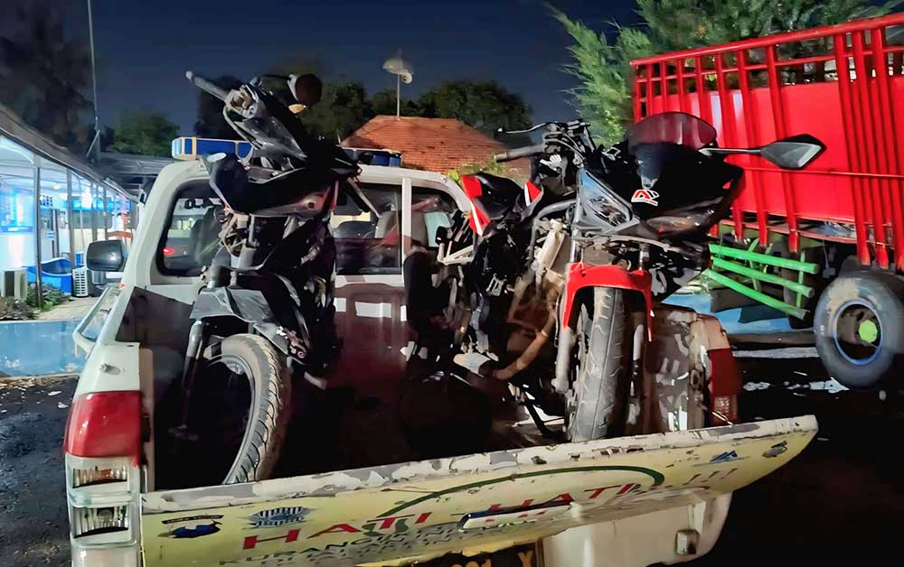 Kedua motor yang terlibat laka diamankan ke Mapolres Sampang. Foto: RRI