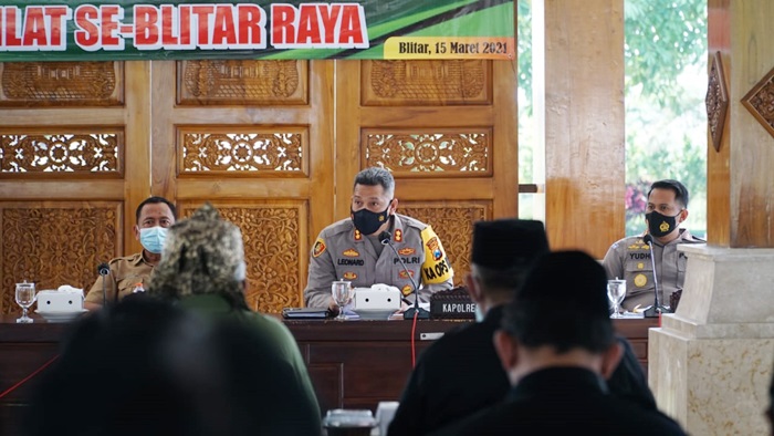 Kapolres Blitar AKBP Leonard M Sinambela usai menghadiri silaturahim antara Forkopimda Blitar Raya dengan IPSI dan perguruan pencak silat se-Blitar Raya, Senin (15/3/2021).