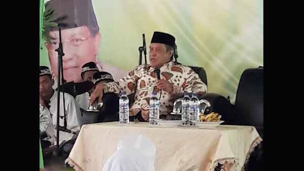 Ketua umum PBNU, Prof. DR KH Said Aqil Siradj saat memberikan ceramah di hadapan fatayat dan muslimat. foto: syuhud/ BANGSAONLINE