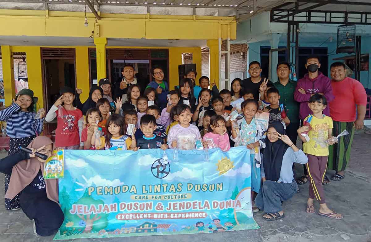 Anak-anak saat mengikutiJelajah Dusun dan Dunia di Desa Bulang, Kecamatan Prambon, Sidoarjo. Foto: Ist
