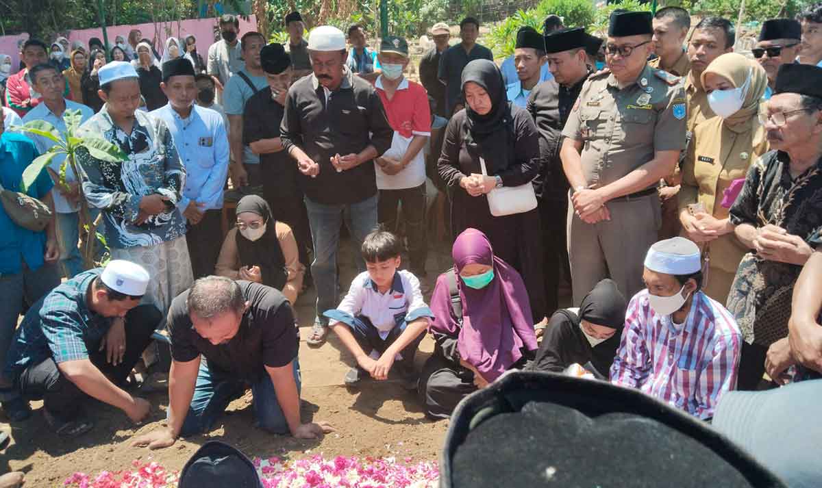 Pemakaman mantan Wali Kota Probolinggo, Buchori, Jalan Brantas, Kelurahan Pilang.