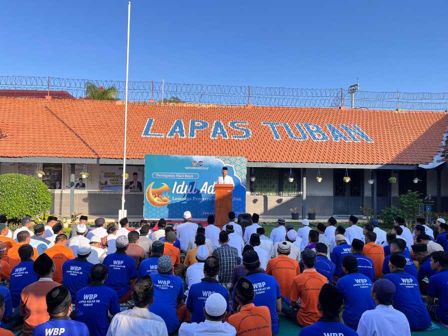 Kegiatan salat Ied yang diikuti ratiusan warga binaan Lapas Tuban