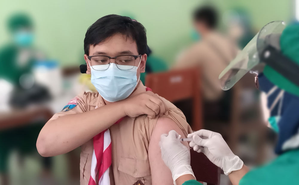 Pelaksanaan vaksin di SMKN 1 Madiun.