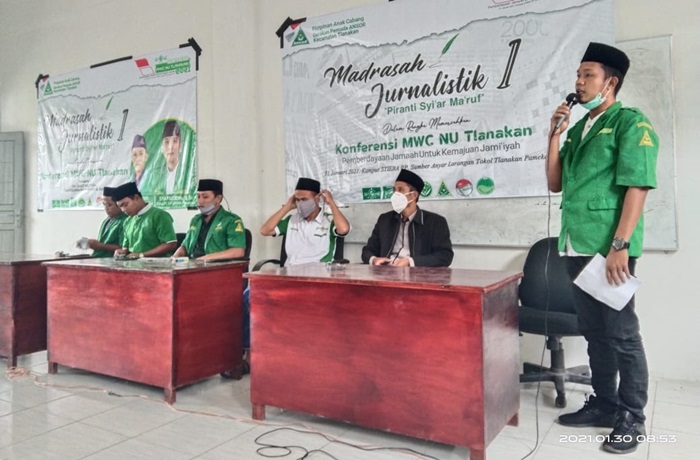 GP Ansor Tlanakan menggelar Madrasah Jurnalistik tahap pertama, di Aula Kampus STIEBA, Dusun Sumber Anyar, Larangan Tokol, Tlanakan, Pamekasan.
