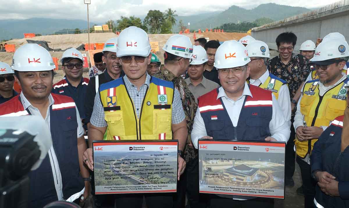 Peninjauan proyek Exit Tol Padang–Sicincin di Nagari Lubuk Alung, Kabupaten Padang Pariaman. 