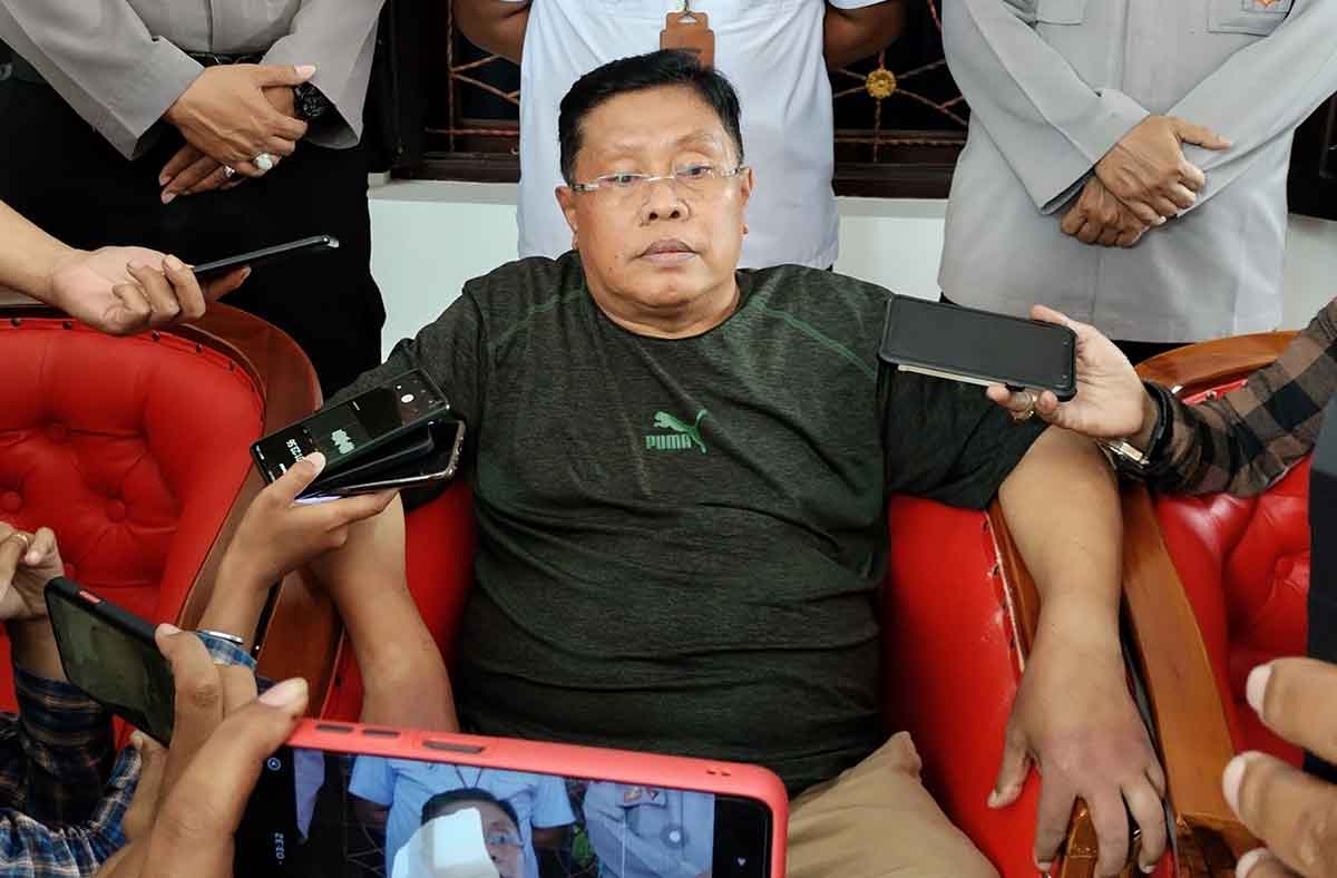 Wali Kota Blitar, Santoso, saat memberi keterangan kepada awak media.