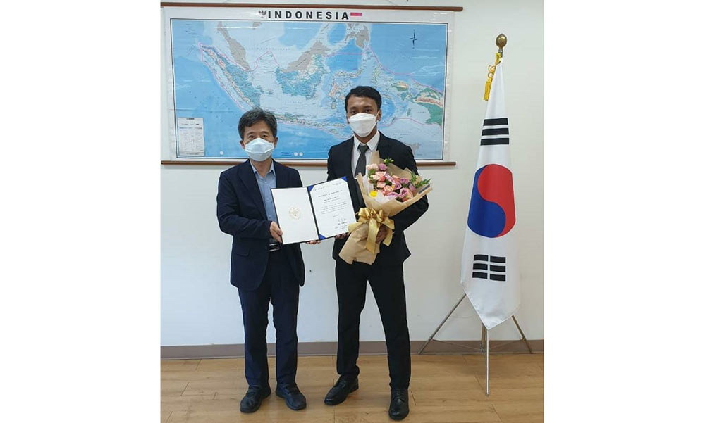Selamatkan Nyawa WNA Korea Selatan, Anggota Polrestabes Surabaya Raih Penghargaan