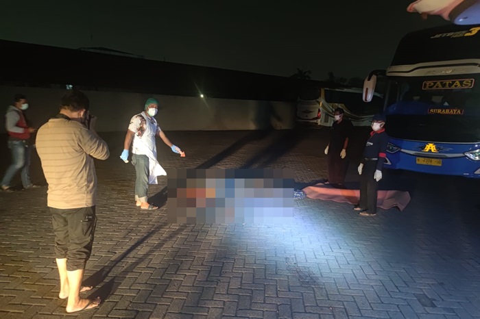 Jenazah korban sebelum dievakuasi.