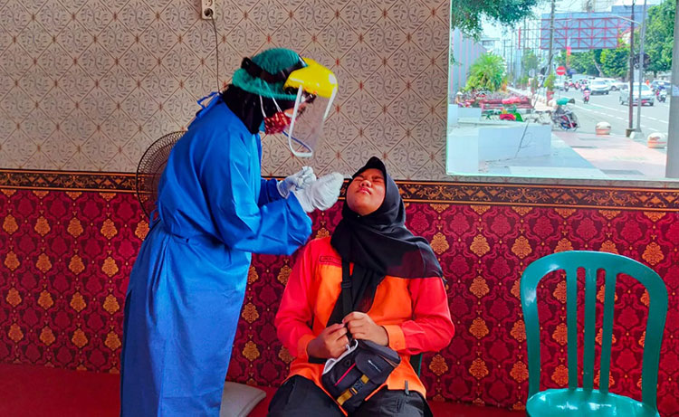 Layanan tes antigen gratis bagi masyarakat. (foto: ist)