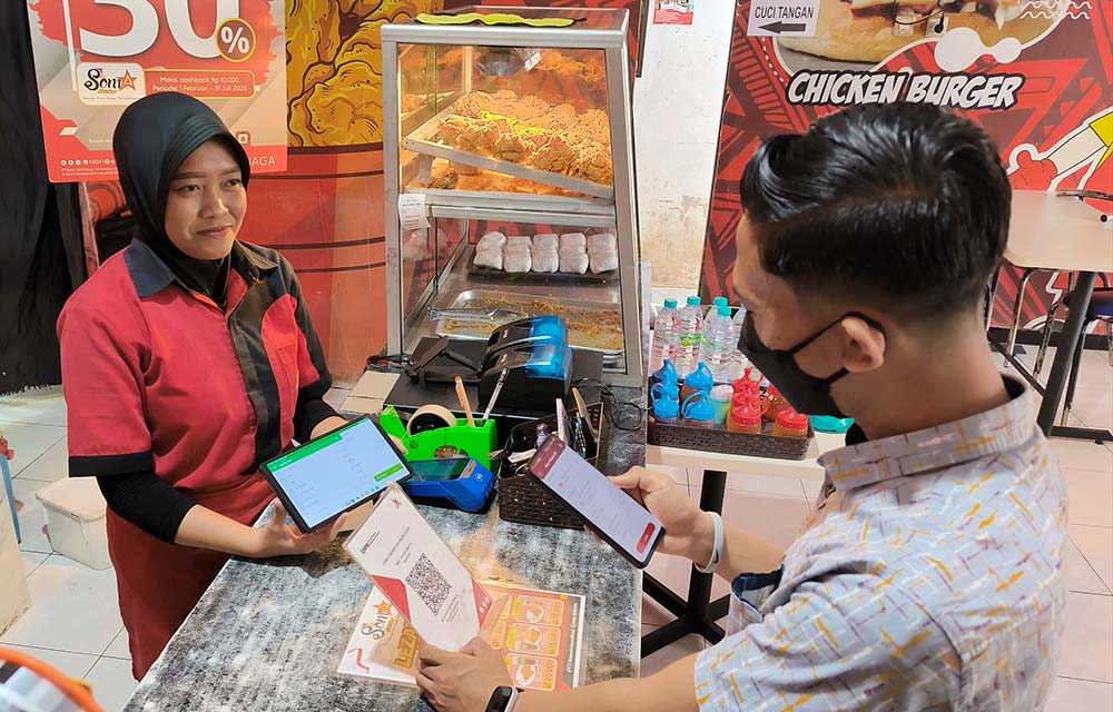 Warga Tulungagung Nikmati Kemudahan Transaksi Digital QRIS OCTOPay