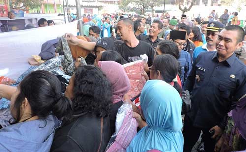 Wali Kota Malang Anton saat sidak di pasar Ramadan. Foto: iwan irawan/BANGSAONLINE