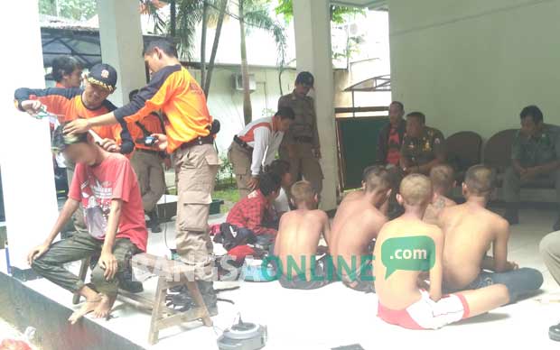 Satpol PP Bojonegoro Ciduk Delapan Anak Punk, Tiga di antaranya Perempuan