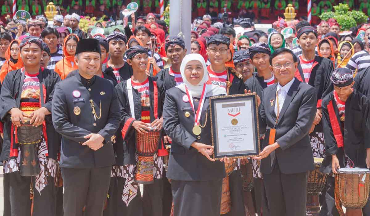 2 penghargaan dari Muri saat peringatan HUT ke-80 Jawa Timur.