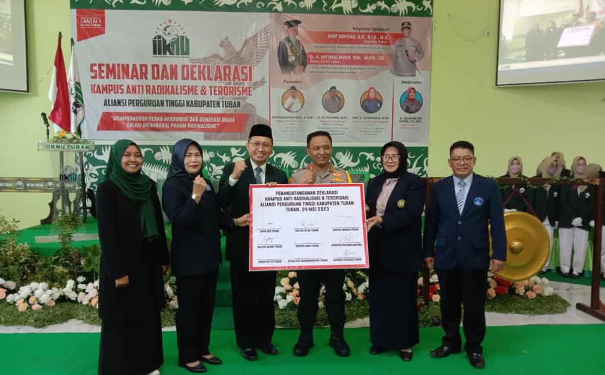 Deklarasi dan penandatangan menangkal gerakan radikalisme dan terorisme di Tuban.