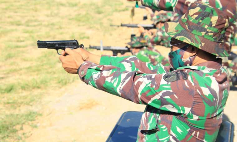 Personel Kodim 0812/Lamongan latihan menembak di Lapangan Tembak Jotosanur selama dua hari, Rabu (18/11/2020).