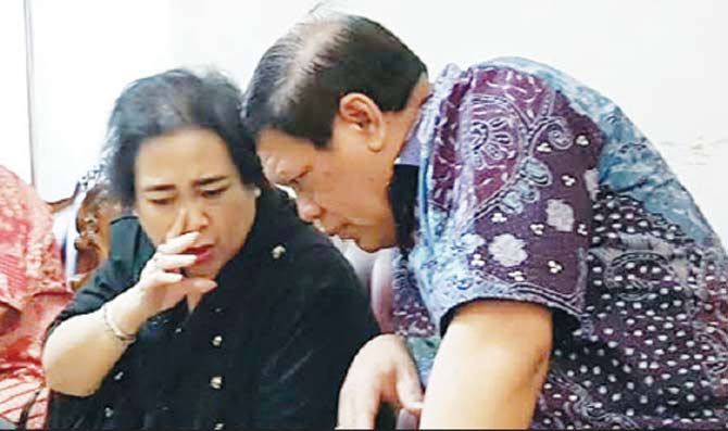 Pendiri Yayasan Pendidikan Soekarno (YPS) Rachmawati Soekarnoputri berbicara serius dengan mantan Menko Polhukam Tedjo Edhy Purdijatno.