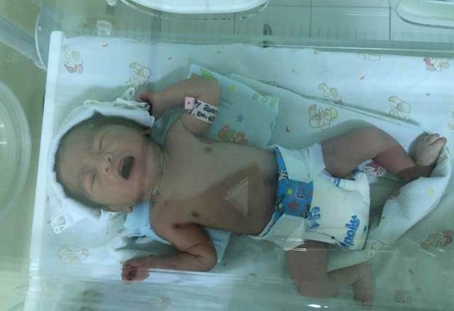 Bayi tak berdosa yang dibuang dengan dijatuhkan dari loteng setinggi 6 meter. Foto ; shopii/HARIAN BANGSA
