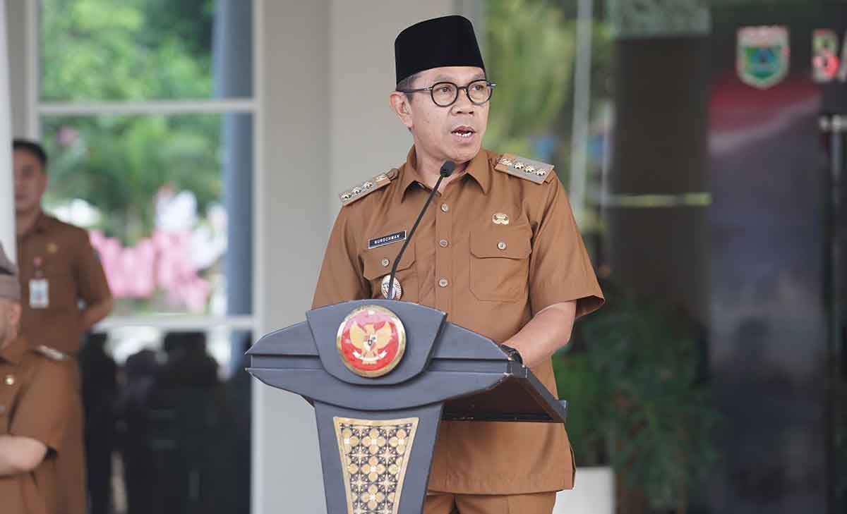 Wali Kota Batu saat memberi sambutan di apel pagi.