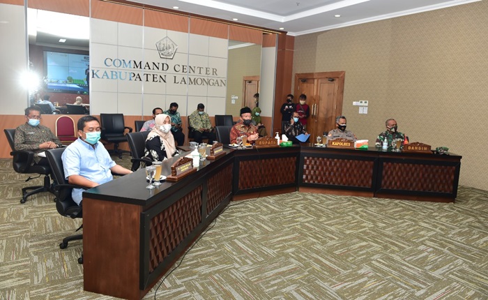 Bupati Fadeli saat menyaksikan peresmian secara virtual yang dilakukan Wagub Jatim Emil Dardak.