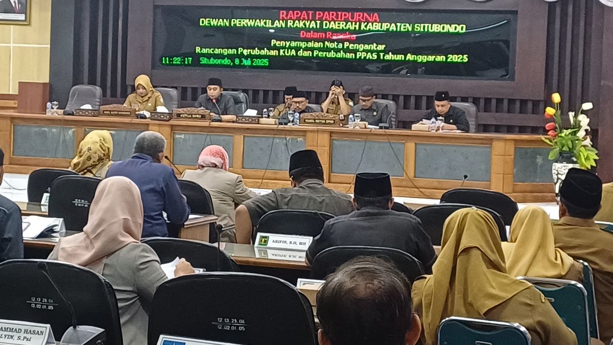 Suasana Rapat Paripurna DPRD Kabupaten Situbondo membahas nota pengantar rancangan  perubahan Kebijakan Umum Anggaran (KUA) dan Prioritas Plafon Anggaran Sementara (PPAS)