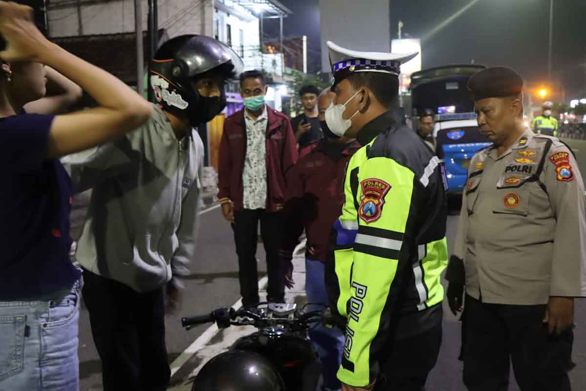 Wakapolres Ngawi, Kompol Haryanto saat menggelar patroli di Ngawi, Minggu (20/11/2022)