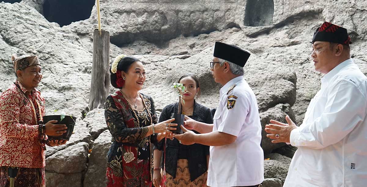 Hadiri Doa Tutup Tahun 2025 Lintas Umat, Gus Qowim Bilang Begini