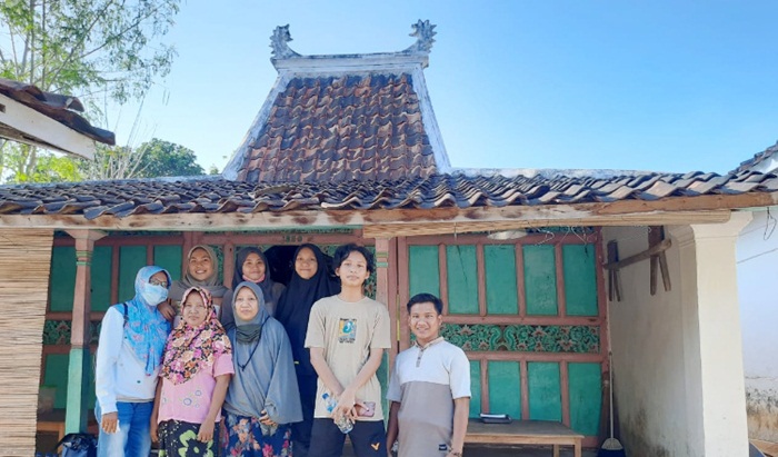 Para mahasiswa Unmuh Malang saat baru tiba di Desa Larangan Luar, Kabupaten Pamekasan.