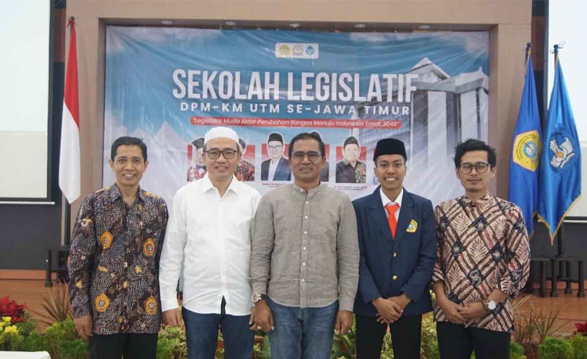 Para pemateri dalam sekolah legislatif  yang digelar DPM-KM Universitas Trunojoyo Madura.