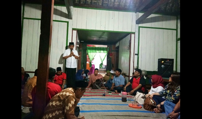 Gus Syaf saat memberikan sambutan di hadapan pengurus PAC PDIP Kabuh. foto: BANGSAONLINE