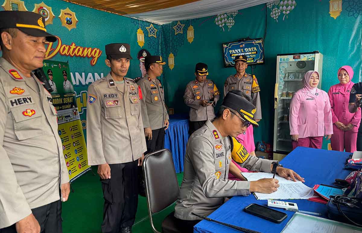 Peninjauan pos pelayanan di Kota Mojokerto.