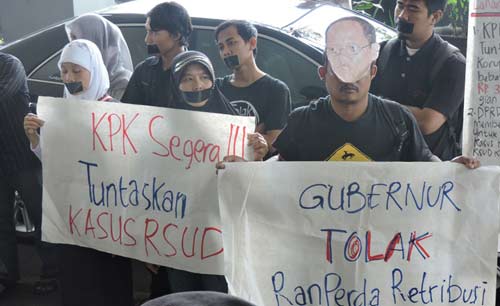 Demo DPRD, MCW Tuntut Tuntaskan Kasus Korupsi RSUD Kota Malang
