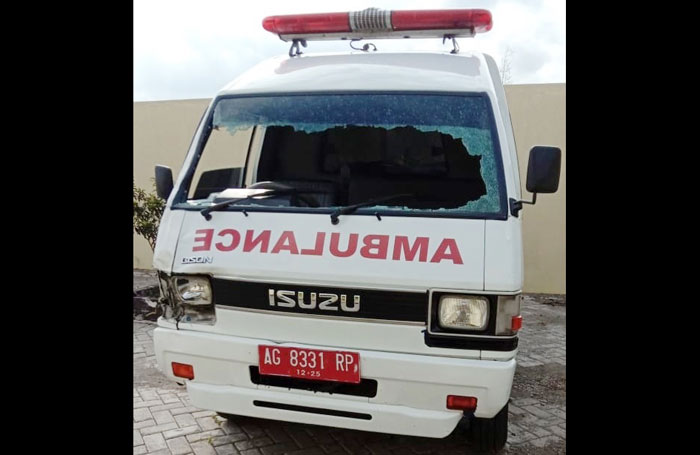 Kondisi mobil ambulans RSUD dr Iskak Tulungagung usai terlibat kecelakaan.
