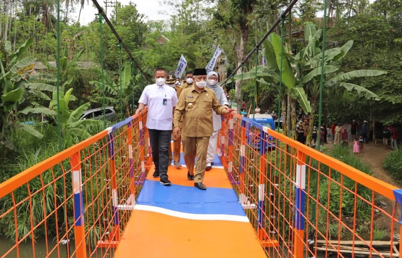 Bupati Malang Resmikan Jembatan Gantung yang Berpotensi Jadi Tempat Wisata di Desa Druju