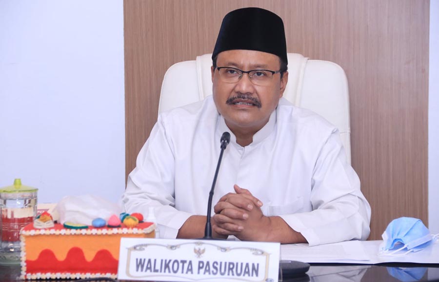 Gus Ipul mengikuti talkshow bersama Uniwara dari Media Command Centre (MCC) Kota Pasuruan.