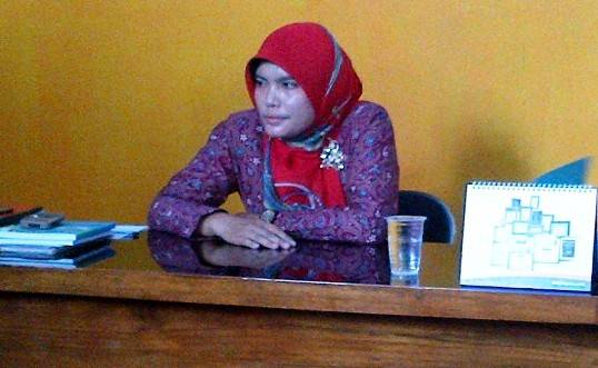Kades Ngimboh, Ujung Pangkah, Ana Mukhlisa. (foto: syuhud/BANGSAONLINE)