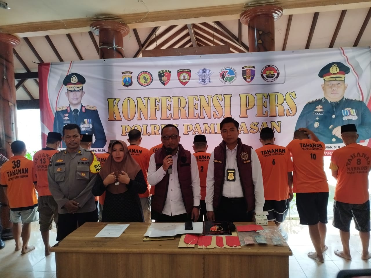Konferensi pers pengungkapan kasus perjudian di Joglo Jokotarub Polres Pamekasan