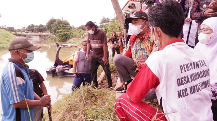 Bupati Sumenep Achmad Fauzi saat memberi mengarahkan pemanfaatan program padat karya bagi seluruh desa.