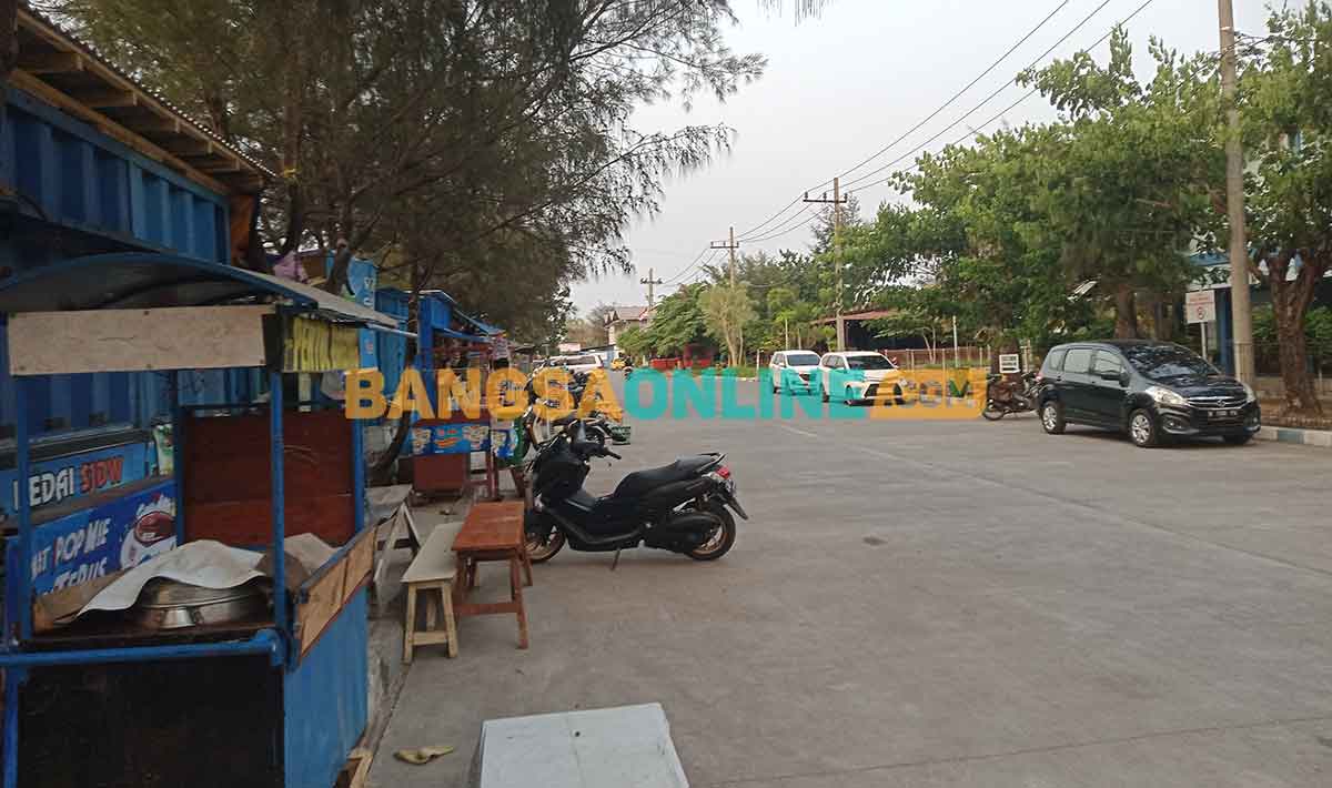 Suasana di wisata Kum-kum, Pantai Mayangan, Kota Probolinggo. Foto: SUGIANTO/BANGSAONLINE