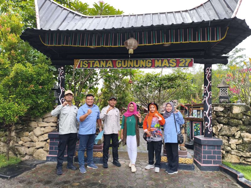 Tim Disparbud Lamongan usai kunjungi salah satu lokasi wisata di Lamongan